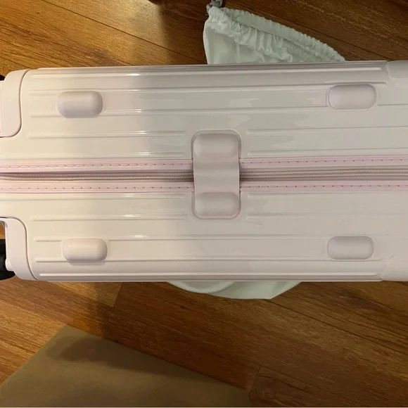 RIMOWA Essential Cabin in Ballerina Pink - Picture 4 of 16